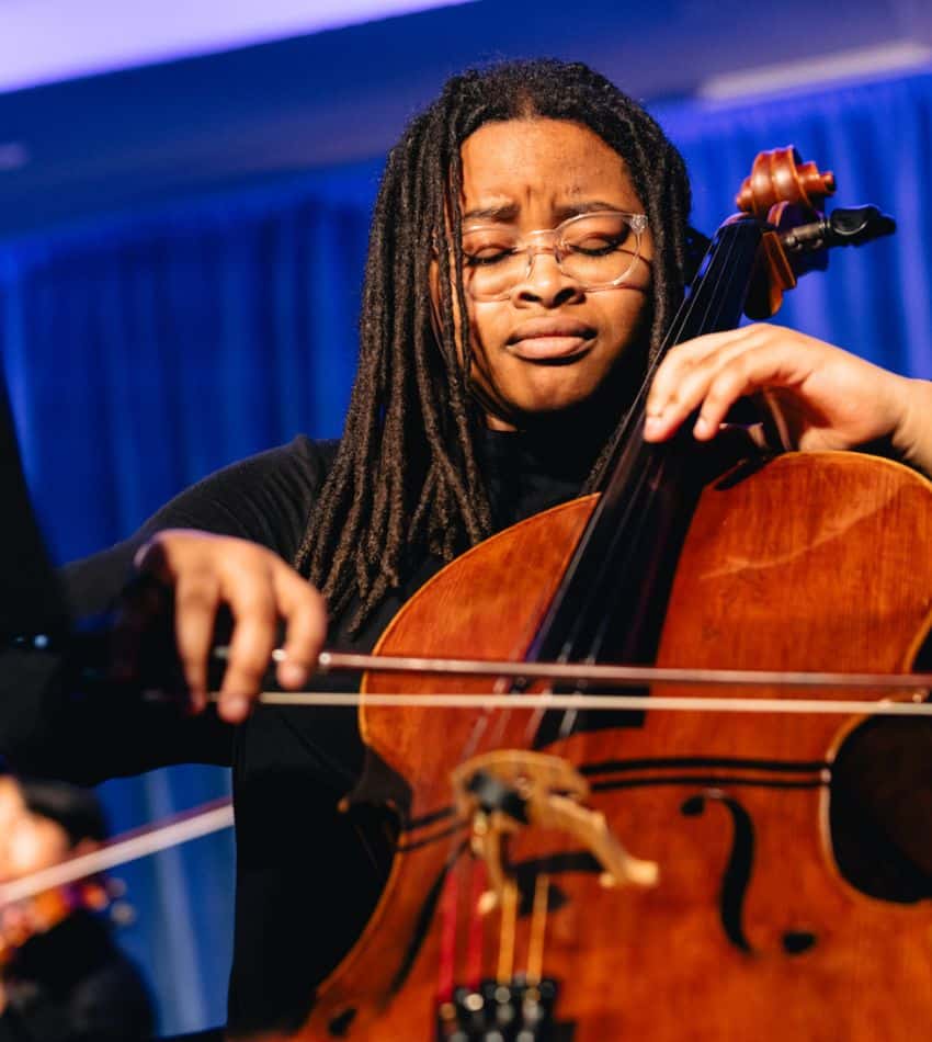 Kailie Holliday plays cello onstage